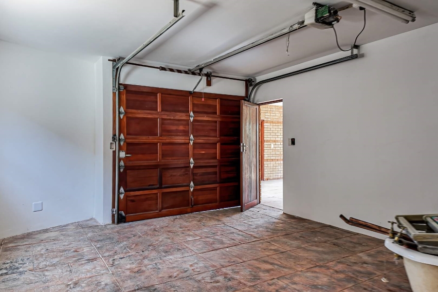 To Let 5 Bedroom Property for Rent in Hersham Western Cape